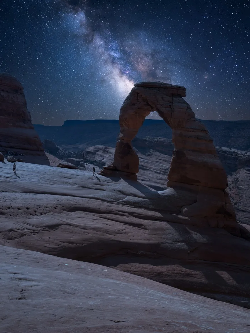 Delicate Arch beneath the Milky Way at night